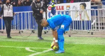 西甲-进球大战！安东尼闪击费兰半场戴帽 巴萨5-3贝蒂斯