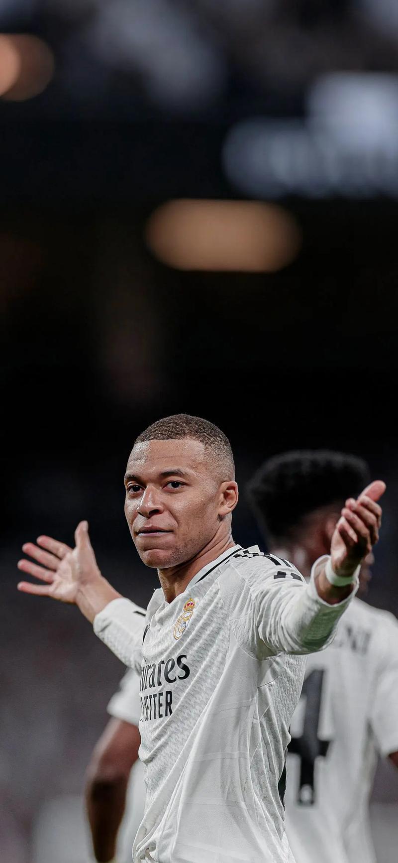 大博阿滕：我去巴萨得征得梅西的同意；夸他是谎言我喜欢C罗